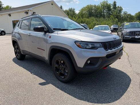Used 2024 Jeep Compass Trailhawk AWD/4WD image 7