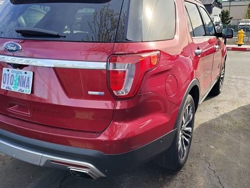 Used 2017 Ford Explorer Platinum image 7