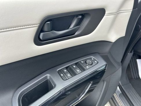 Certified 2024 Nissan Pathfinder SV AWD/4WD image 16