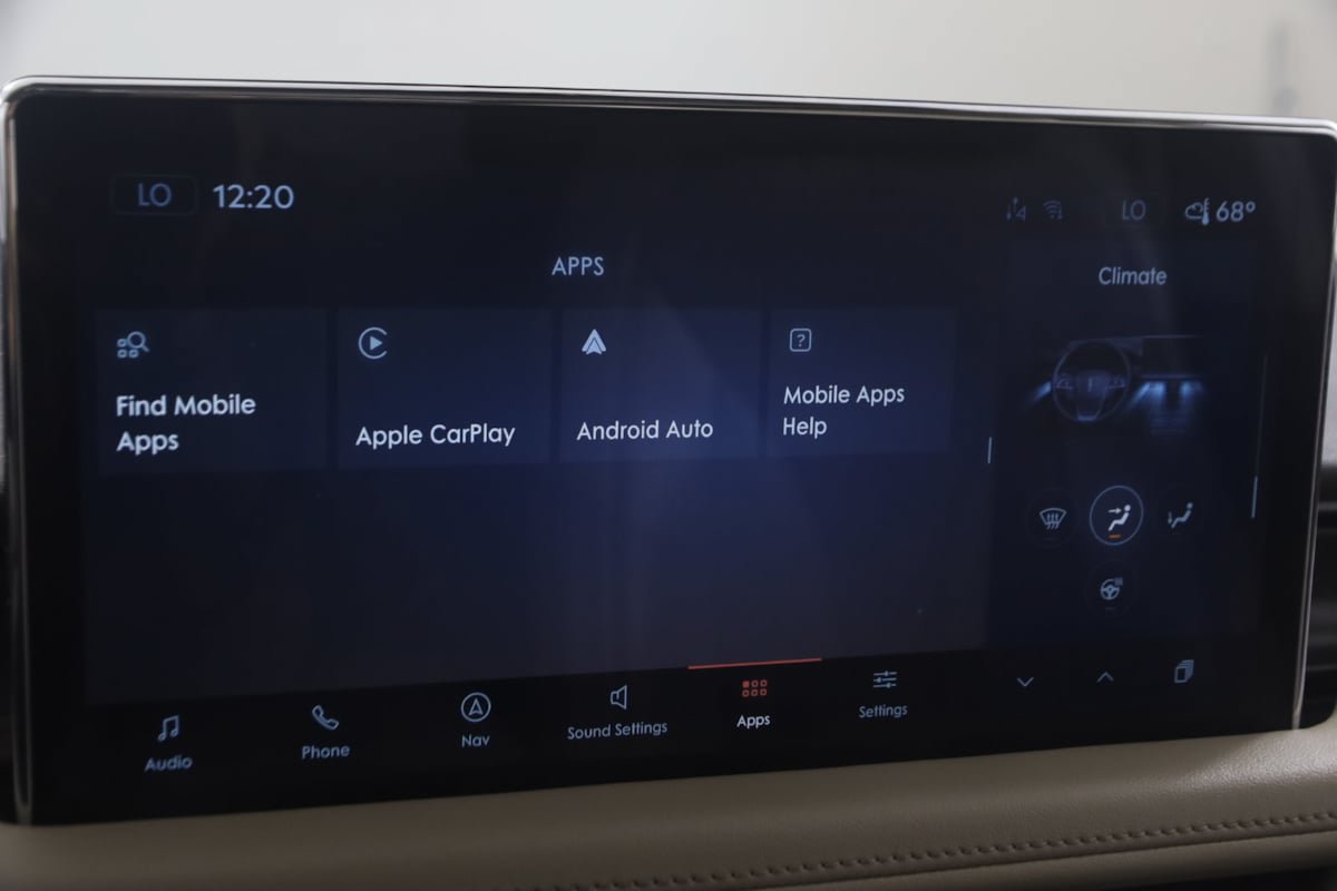 Used 2023 Lincoln Nautilus Reserve AWD/4WD image 11