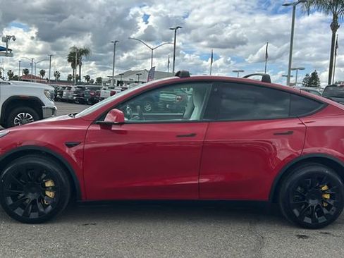 Used 2021 Tesla Model Y Long Range image 7