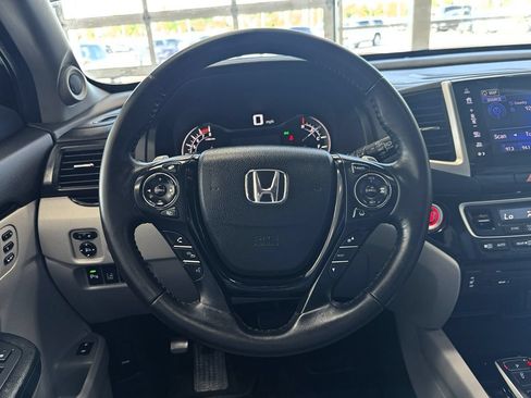 Used 2017 Honda Pilot Touring image 37