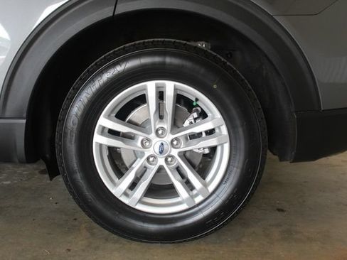 Used 2023 Ford Explorer XLT RWD image 28