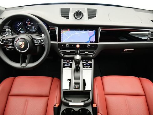 Used 2025 Porsche Macan Turbo image 23