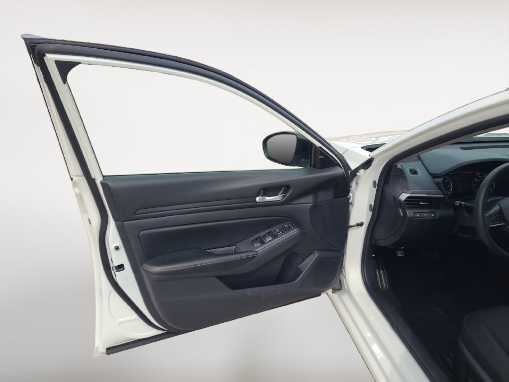 Used 2024 Nissan Altima 2.5 SV FWD image 21