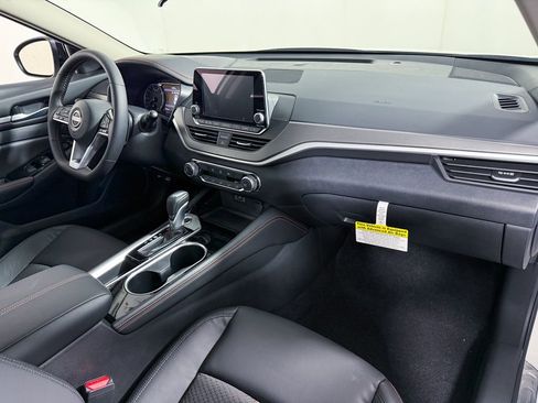 New 2025 Nissan Altima 2.5 SR image 9