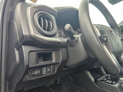 Used 2019 Toyota Tacoma TRD Sport image 21
