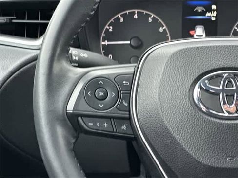 Used 2023 Toyota Corolla Cross LE image 9