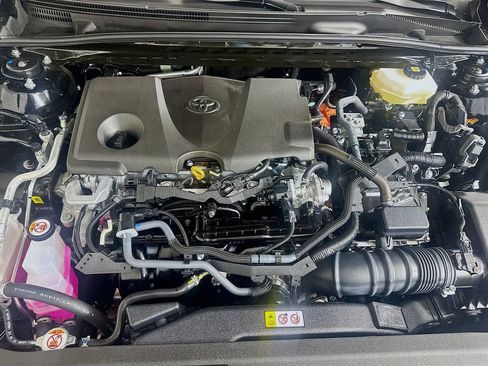 Used 2025 Toyota Camry SE image 30