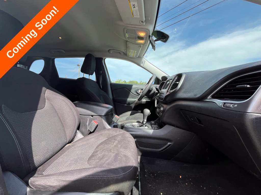 Used 2019 Jeep Cherokee Latitude w/ Popular Appearance Group AWD/4WD image 36