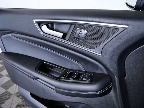 Used 2017 Ford Edge Titanium w/ Equipment Group 301A AWD/4WD image 26