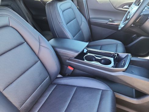 Used 2025 Chevrolet Equinox LT w/ Convenience Package II image 13