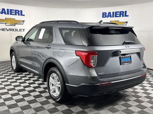 Used 2022 Ford Explorer XLT image 3