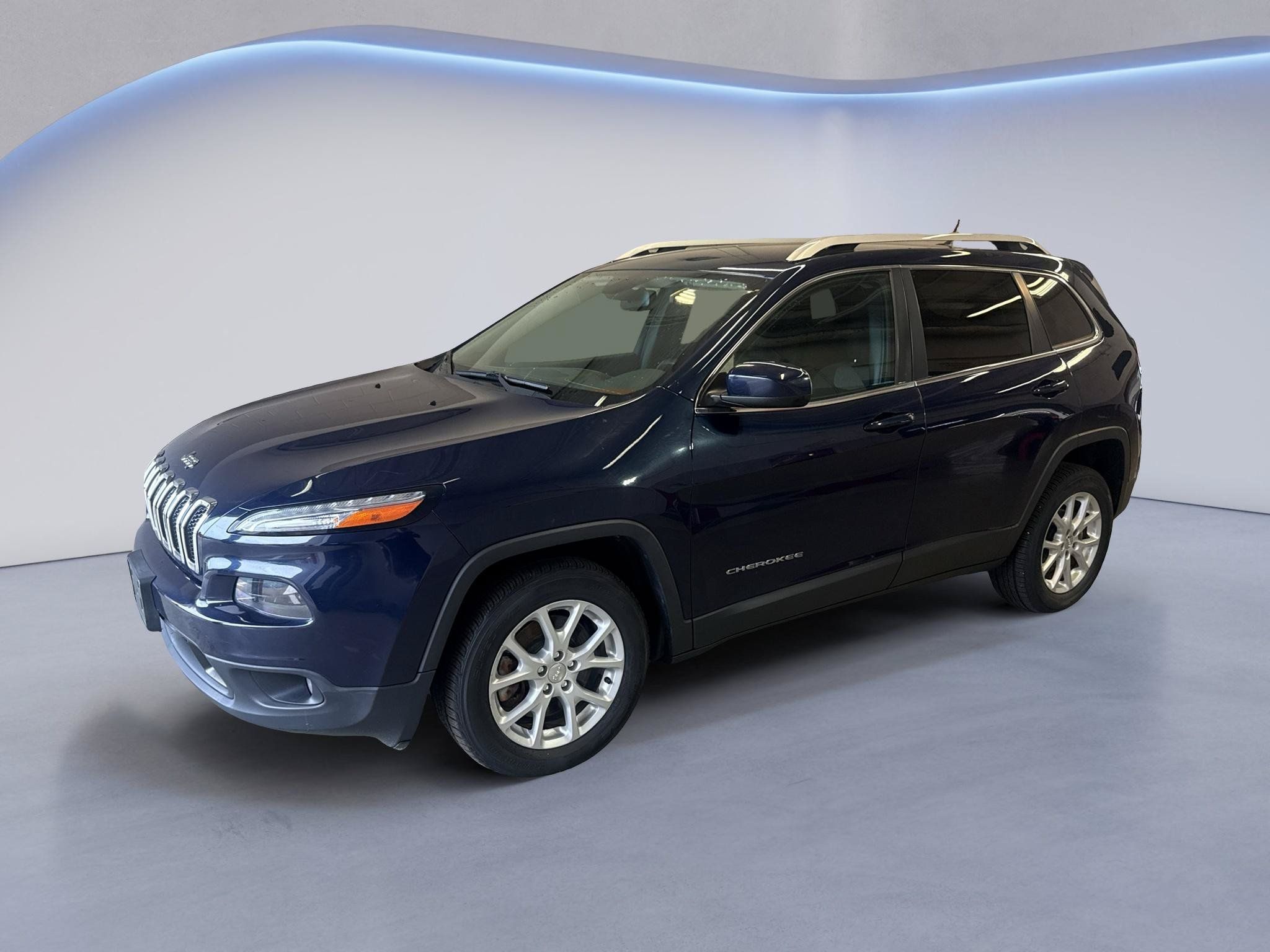 Used 2014 Jeep Cherokee Latitude w/ Cold Weather Group FWD image 3