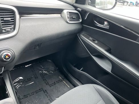 Used 2020 Kia Sorento LX w/ LX I4 Convenience Package image 19