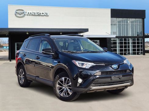 Used 2018 Toyota RAV4 XLE image 1