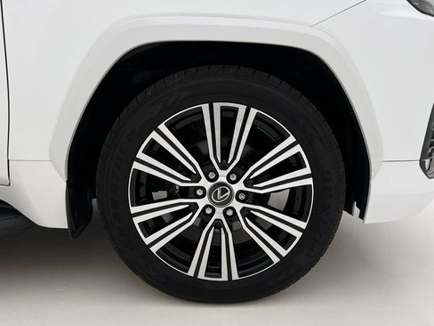 Used 2024 Lexus LX 600 4WD w/ Luxury Package image 29