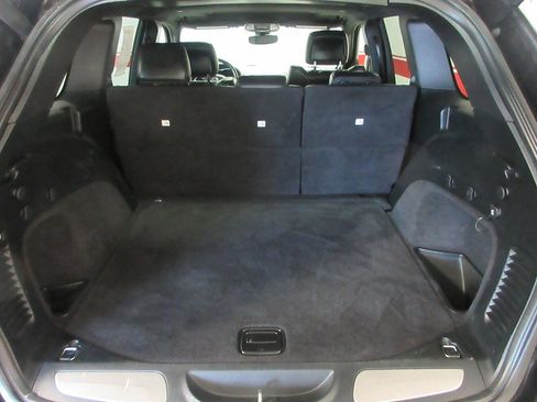 Used 2018 Jeep Grand Cherokee Limited AWD/4WD image 17