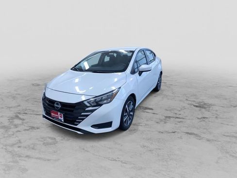 Used 2025 Nissan Versa SV image 6