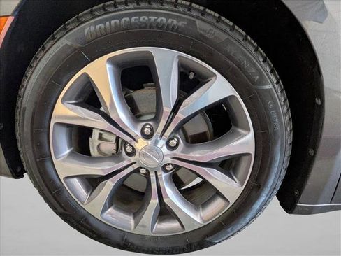 Used 2017 Chrysler Pacifica Limited FWD image 25