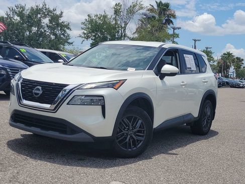 Certified 2022 Nissan Rogue SV FWD image 1