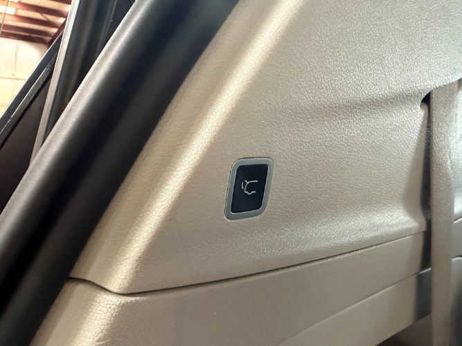 Used 2024 Chrysler Pacifica Touring-L FWD image 30