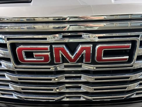 Used 2024 GMC Sierra 1500 Denali w/ Denali Reserve Package AWD/4WD image 10