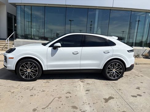 Certified 2024 Porsche Cayenne Coupe image 2