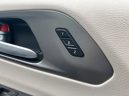 Used 2024 Chrysler Pacifica Touring-L FWD image 13