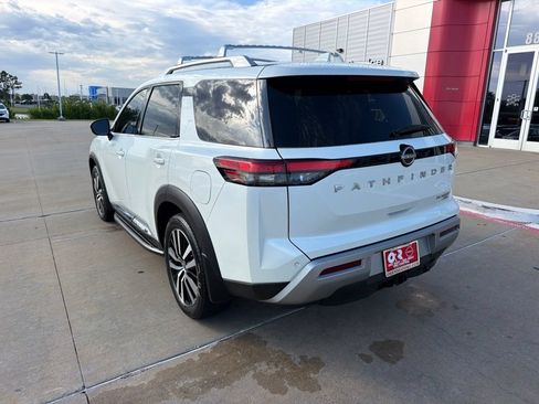 Used 2024 Nissan Pathfinder Platinum AWD/4WD image 3