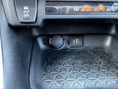 Used 2023 Toyota RAV4 LE AWD/4WD image 16