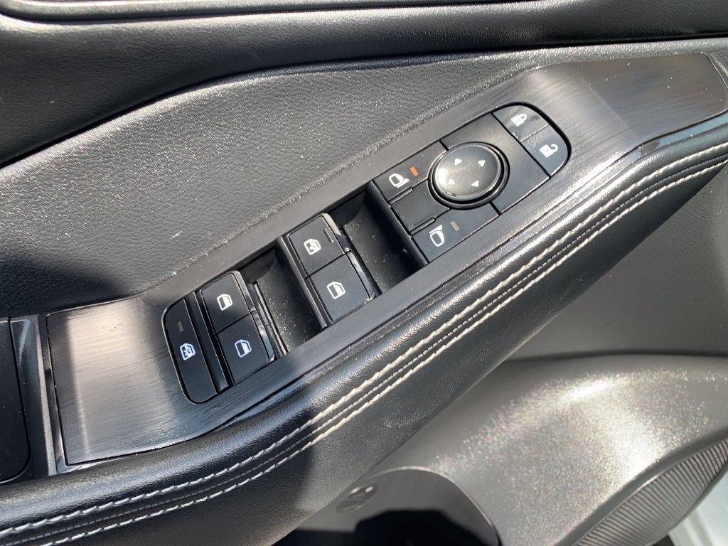 Certified 2025 Nissan Rogue SV FWD image 20