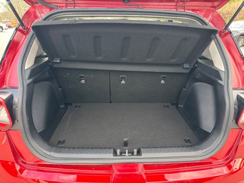 Used 2025 Hyundai Venue SEL image 18