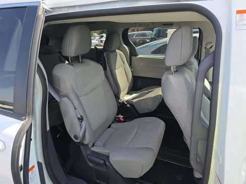 Used 2024 Toyota Sienna LE AWD/4WD image 10