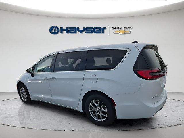 Used 2026 Chrysler Pacifica Select FWD image 8