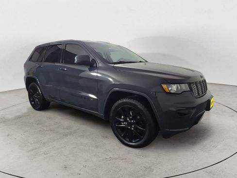 Used 2017 Jeep Grand Cherokee Altitude image 7