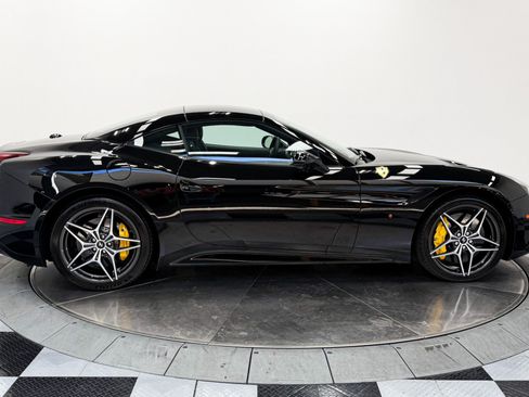 Used 2016 Ferrari California T RWD image 28