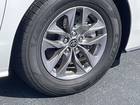 Used 2023 Toyota Sienna XLE image 31