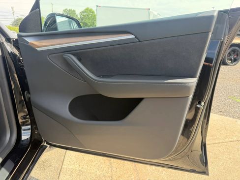 Used 2023 Tesla Model Y Long Range AWD/4WD image 21