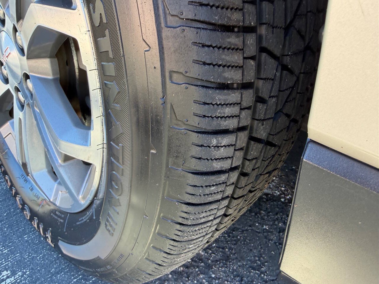 Used 2016 GMC Acadia SLT w/ Open Road Package FWD image 20