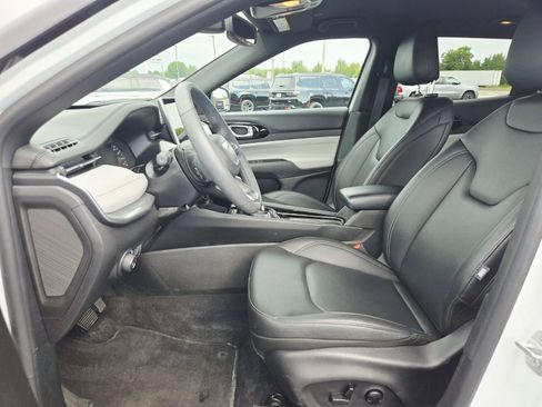 Used 2025 Jeep Compass Limited AWD/4WD image 12