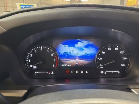 Used 2022 Ford Explorer XLT image 5