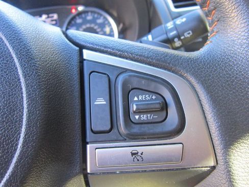 Used 2017 Subaru Crosstrek 2.0i Premium image 19