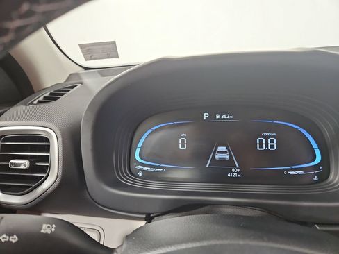 Certified 2025 Hyundai Venue SEL FWD image 17