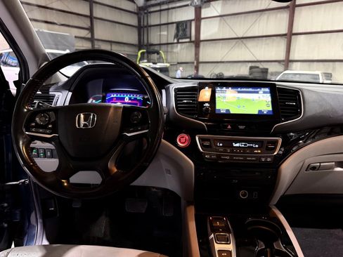 Used 2019 Honda Pilot Touring image 30