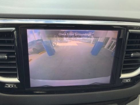 Used 2022 Chrysler Pacifica Touring-L FWD image 28