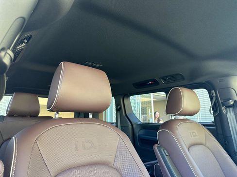 New 2025 Volkswagen ID. Buzz Pro S RWD image 17