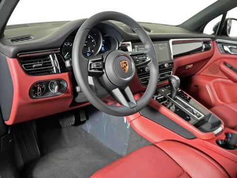 New 2026 Porsche Macan image 4