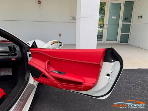 Used 2014 Ferrari 458 Spider RWD image 31