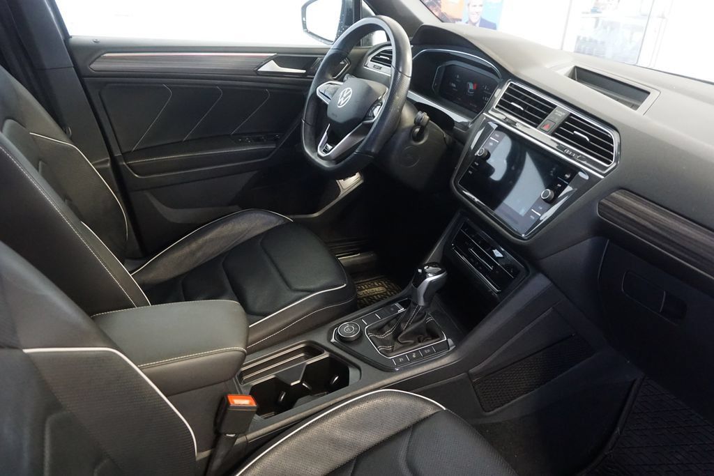 Used 2022 Volkswagen Tiguan SEL R-Line AWD/4WD image 26